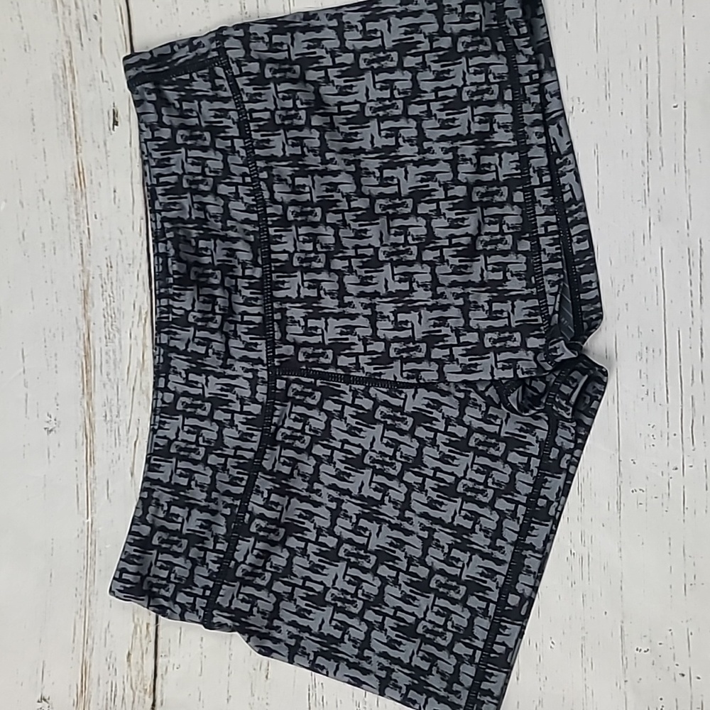 IAM MFG Gray & Black Womens Athletic Shorts Size 8M